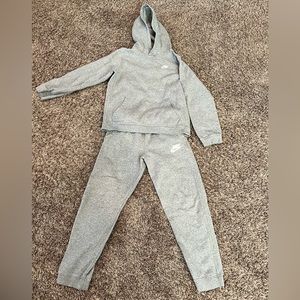 Nike sweat outfit- Boys large